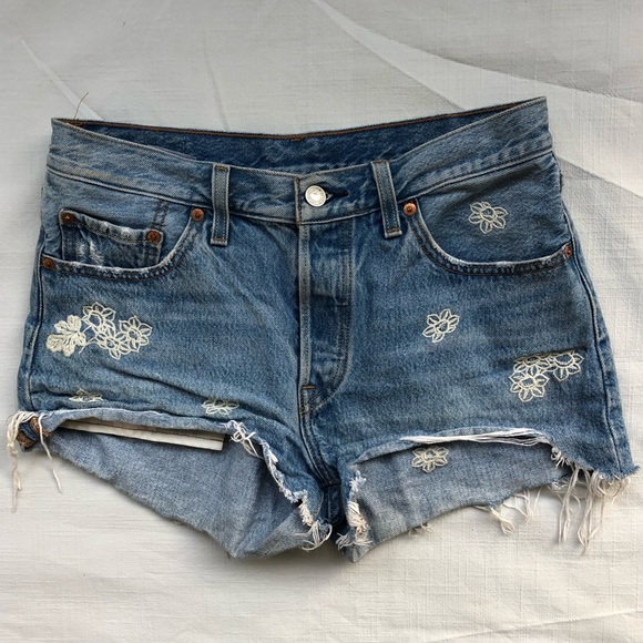 Levi's Pants - Embroidered flower Levi’s shorts. Low rise.